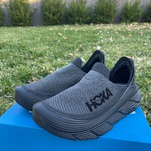 Hoka U Restore TC Sneaker in Black